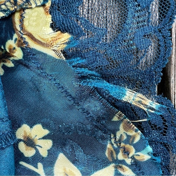 Vintage Victoria’s Secret Gold Label Floral Lace Chemise Slip Nightie Teal Med - Picture 15 of 15